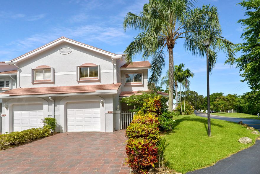 GORGEOUS 3 BEDROOM REMODELED TOWNHOME, LOCATED ON LAKE LOT IN CENTRAL BOCA. BEAUTIFUL OPEN KITCHEN TO LIVING AND DINING ROOM. CORNER UNIT WITH ENCLOSED FLORIDA ROOM. LAMINATED WOOD FLOORS. THE MASTER EN-SUITE RENOVATED BATHROOM BOASTS ROMAN TUB AND DUAL SINKS WITH GRANITE COUNTER. SEPARATE LAUNDRY ROOM. ALL BEDROOMS UPSTAIRS, VAULTED CEILINGS, SKYLIGHTS, 2 WALK-IN CLOSETS. AMENITIES INCLUDE TENNIS, COMMUNITY POOL, CLUBHOUSE, BASKETBALL AND EXERCISE ROOM. BASIC CABLE, WATER AND CURBSIDE GARBAGE PICK UP INCLUDED IN RENT.