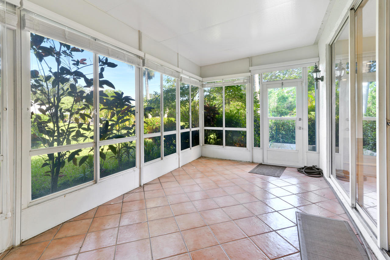 LAKES OF WOODHAVEN I AND II CONDO - Residential Lease