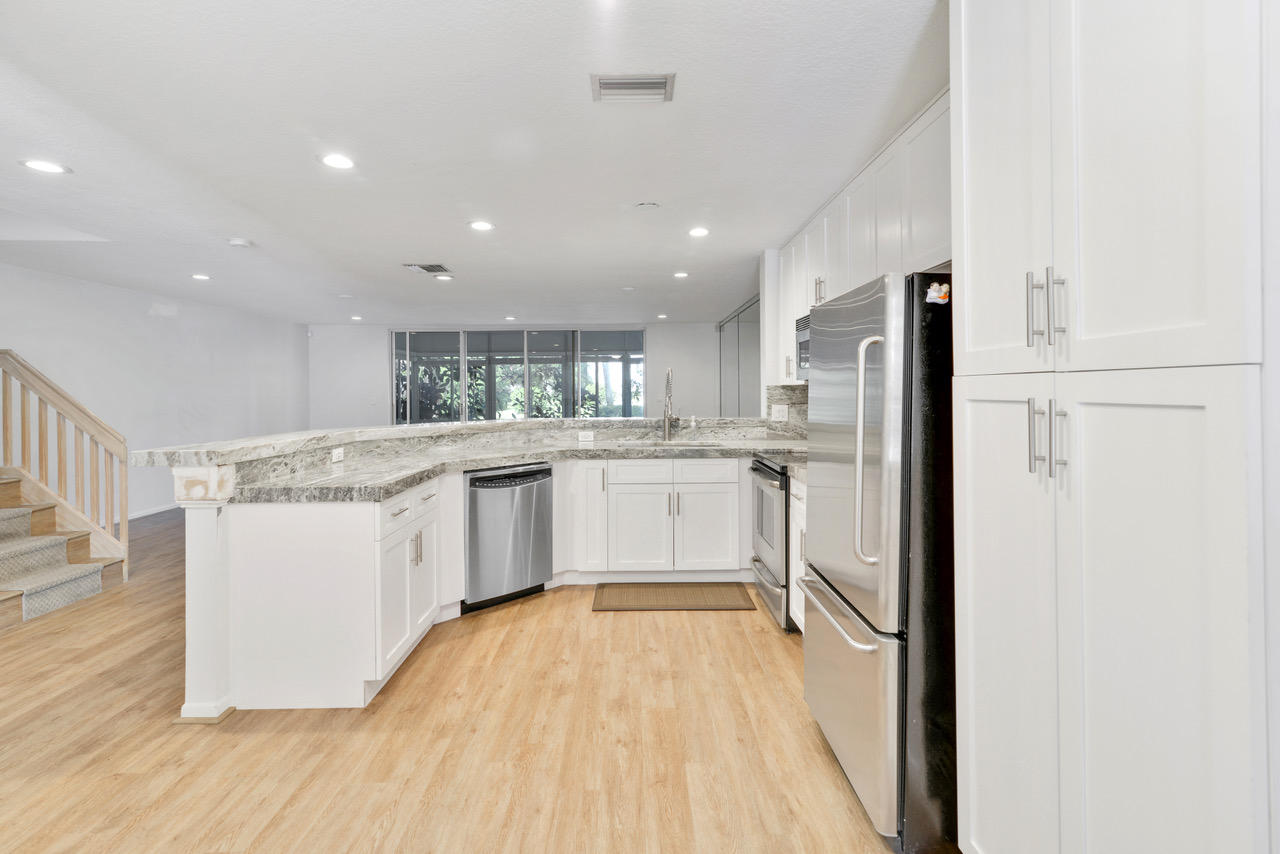 LAKES OF WOODHAVEN I AND II CONDO - Residential Lease