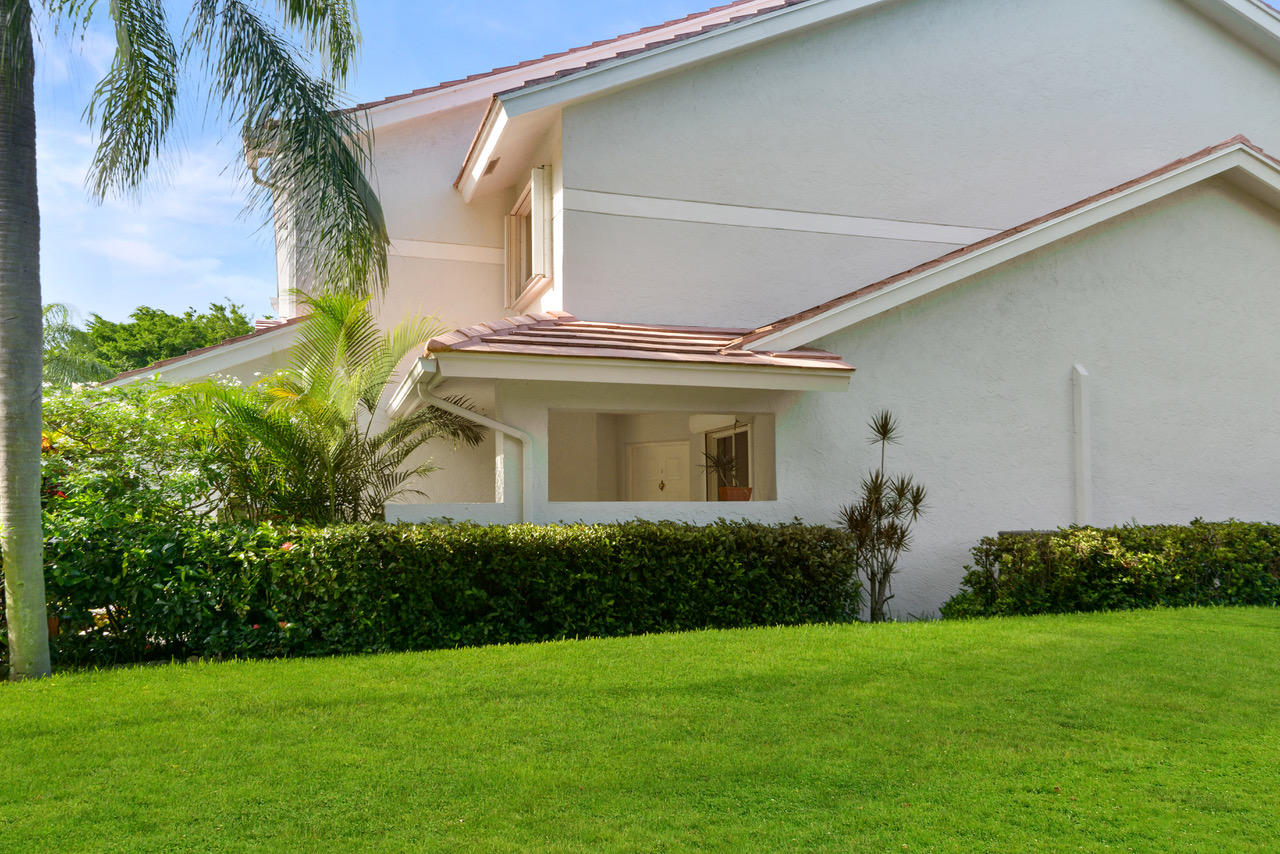 LAKES OF WOODHAVEN I AND II CONDO - Residential Lease