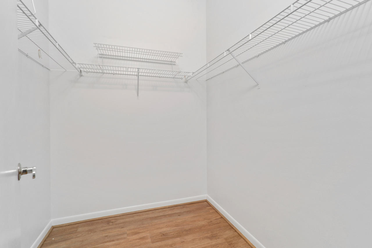 LAKES OF WOODHAVEN I AND II CONDO - Residential Lease