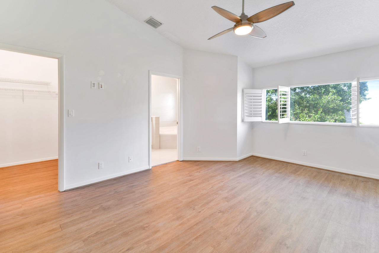 LAKES OF WOODHAVEN I AND II CONDO - Residential Lease