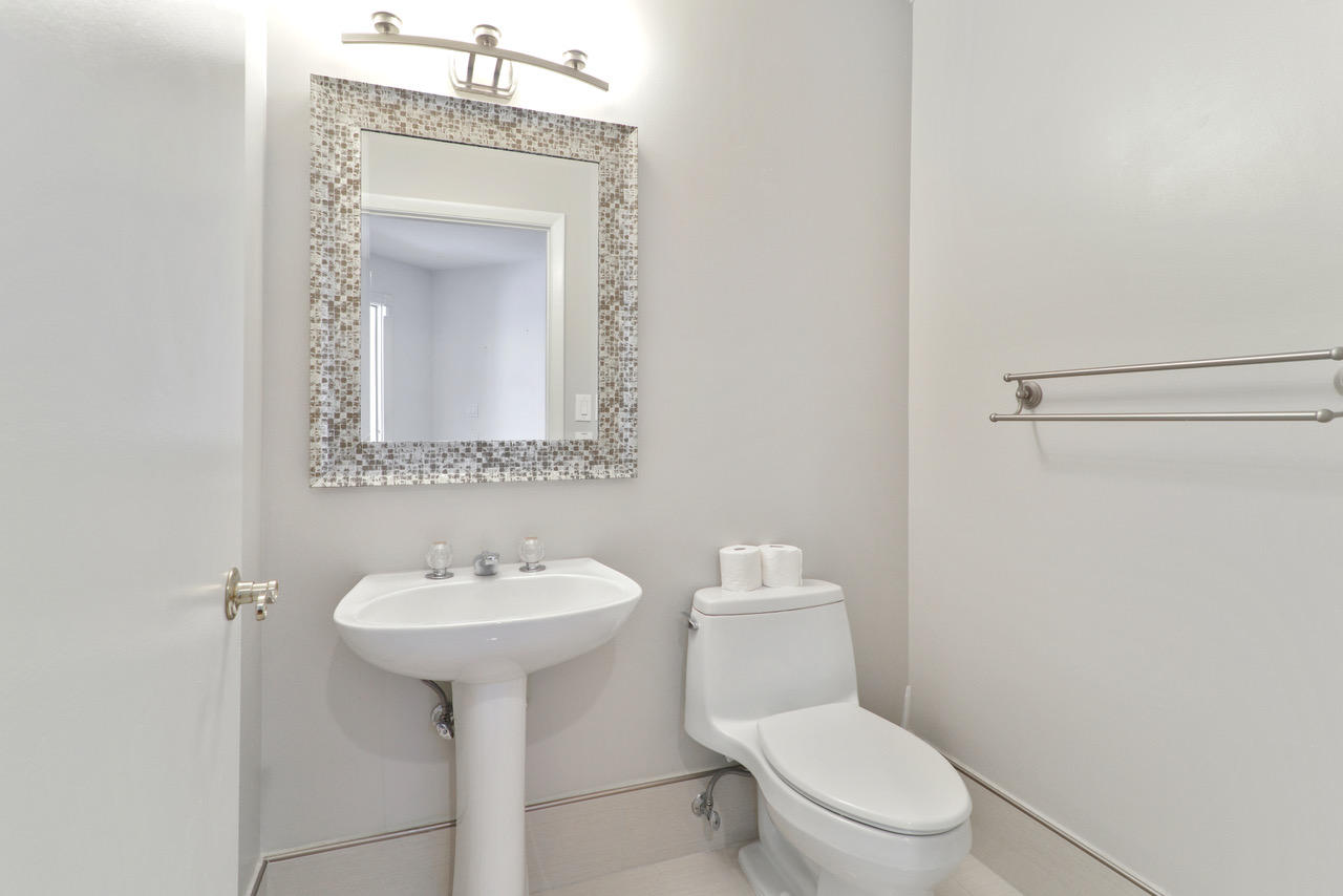 LAKES OF WOODHAVEN I AND II CONDO - Residential Lease