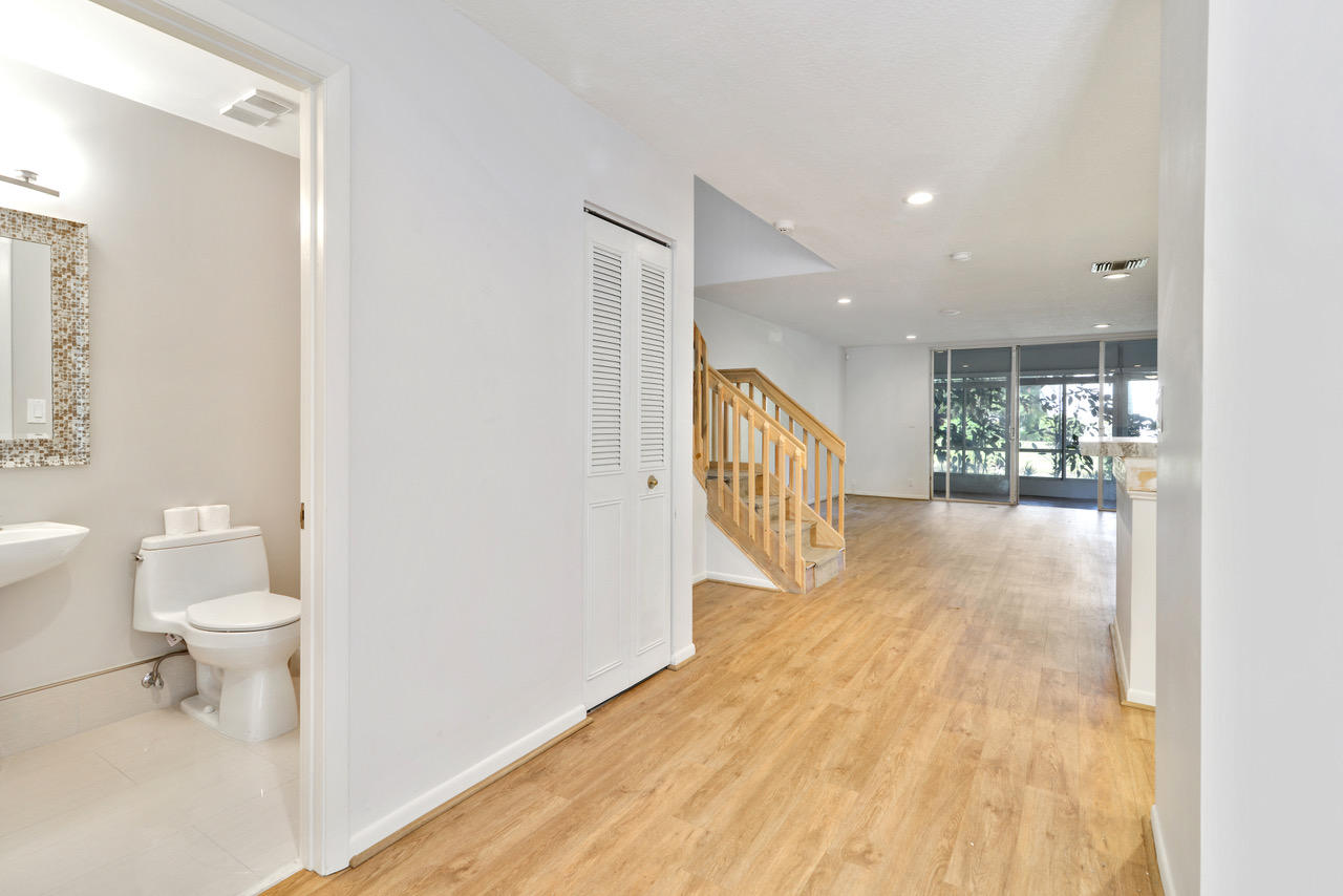 LAKES OF WOODHAVEN I AND II CONDO - Residential Lease