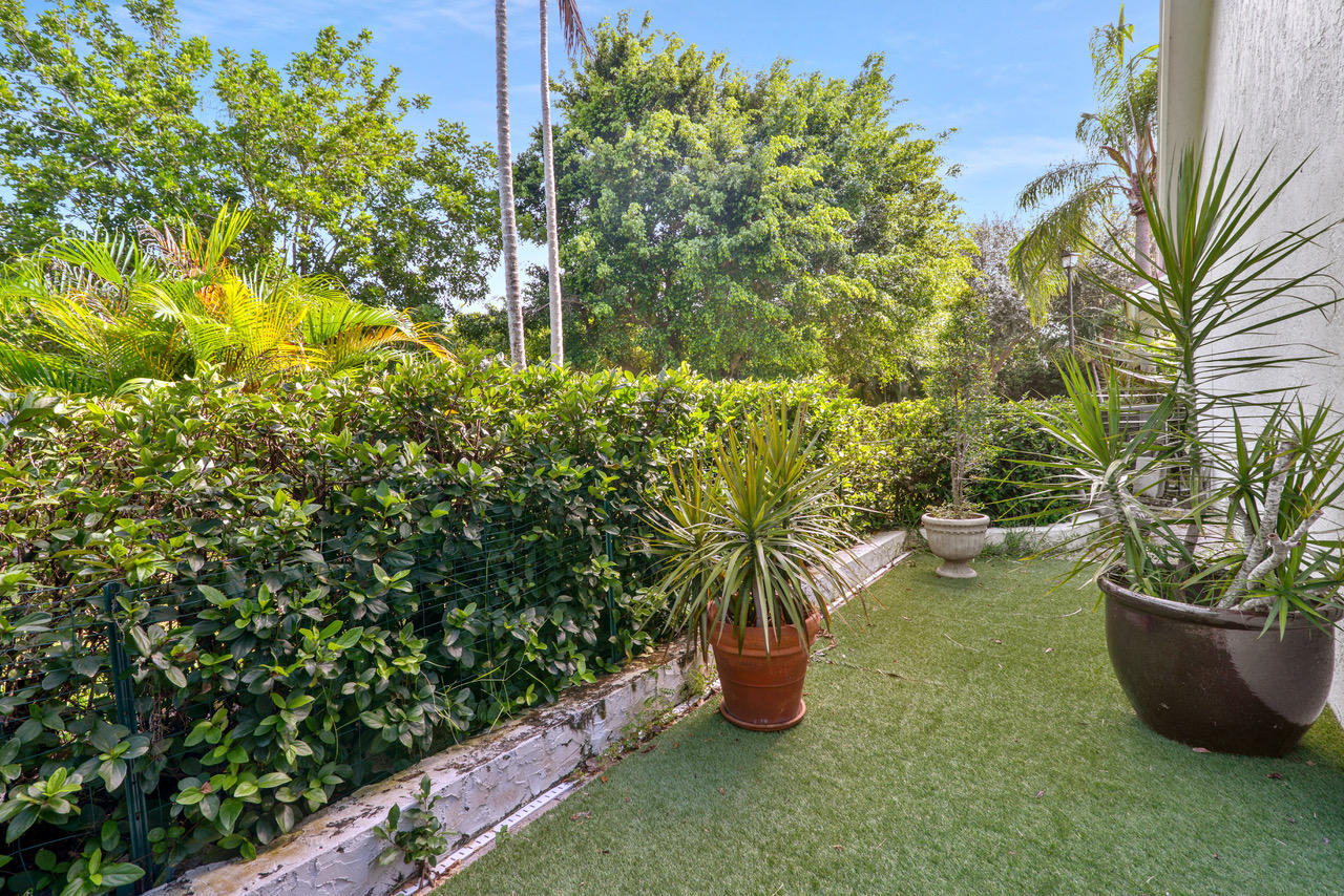 LAKES OF WOODHAVEN I AND II CONDO - Residential Lease