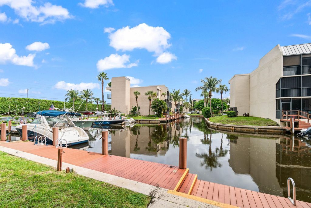 Photo of 17 Royal Palm Way #103, Boca Raton, FL 33432 (MLS # B26010708)