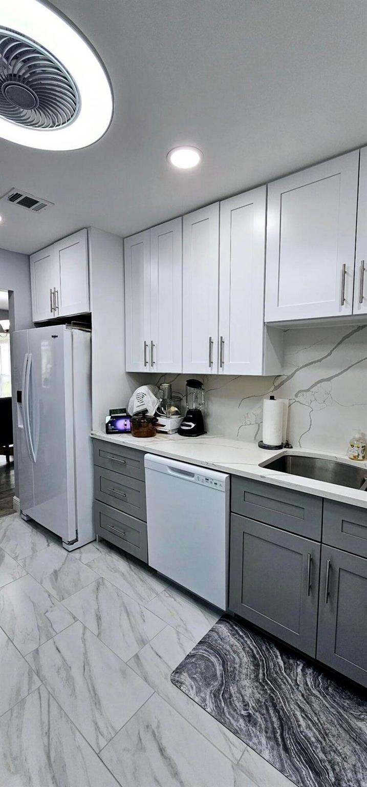 LIMETREE CONDO - Residential