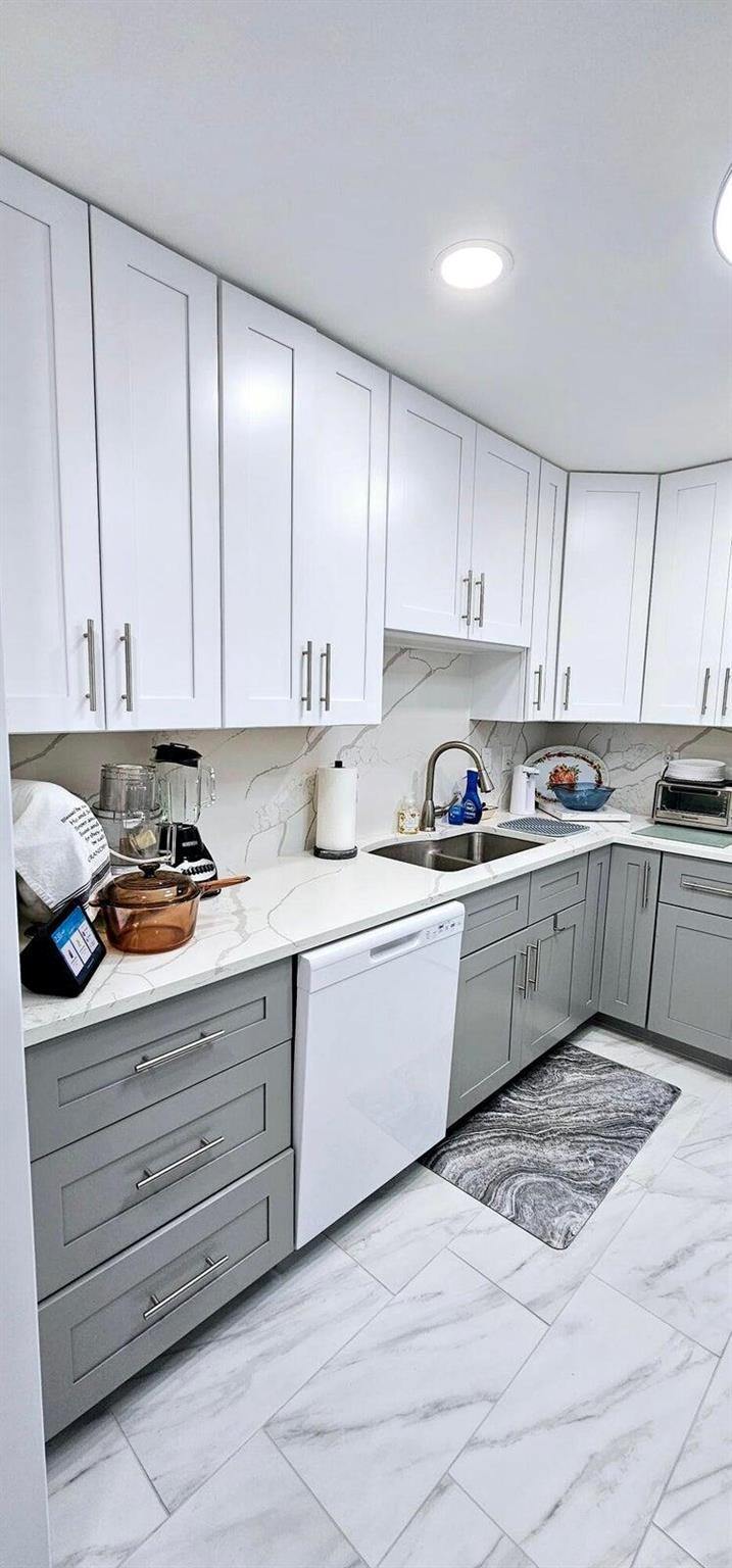 LIMETREE CONDO - Residential