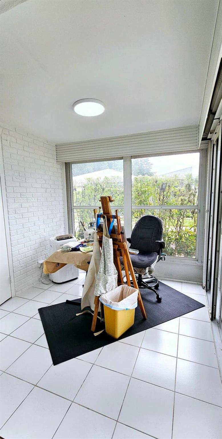 LIMETREE CONDO - Residential