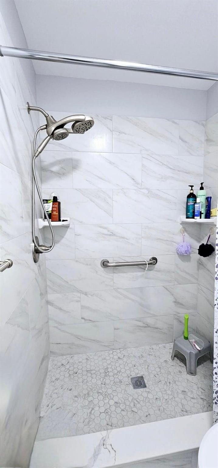 LIMETREE CONDO - Residential