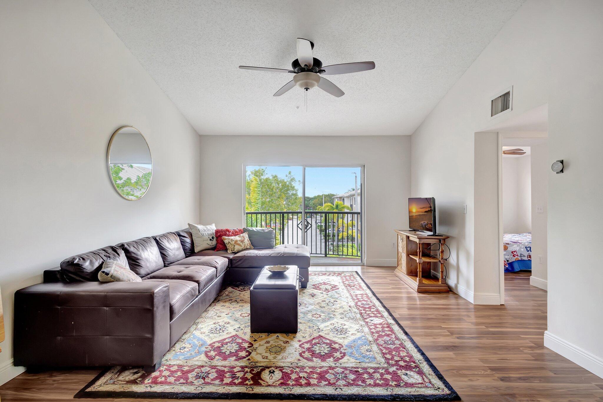 1400 Crestwood 1407 Court S 1407