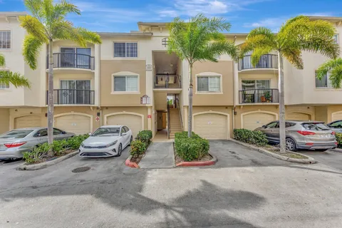 1400 Crestwood 1407, Royal Palm Beach, FL MLS: R11070075