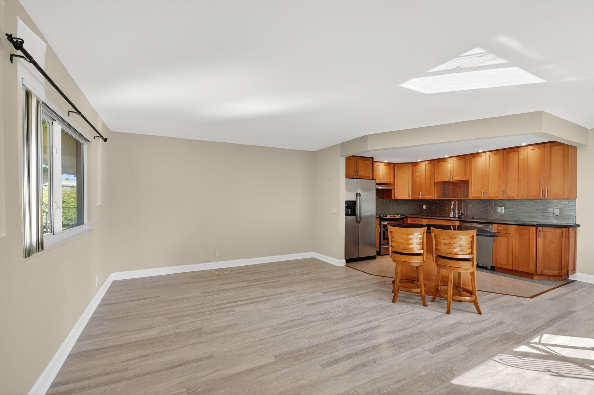 KINGS POINT SAXONY CONDOS - Residential