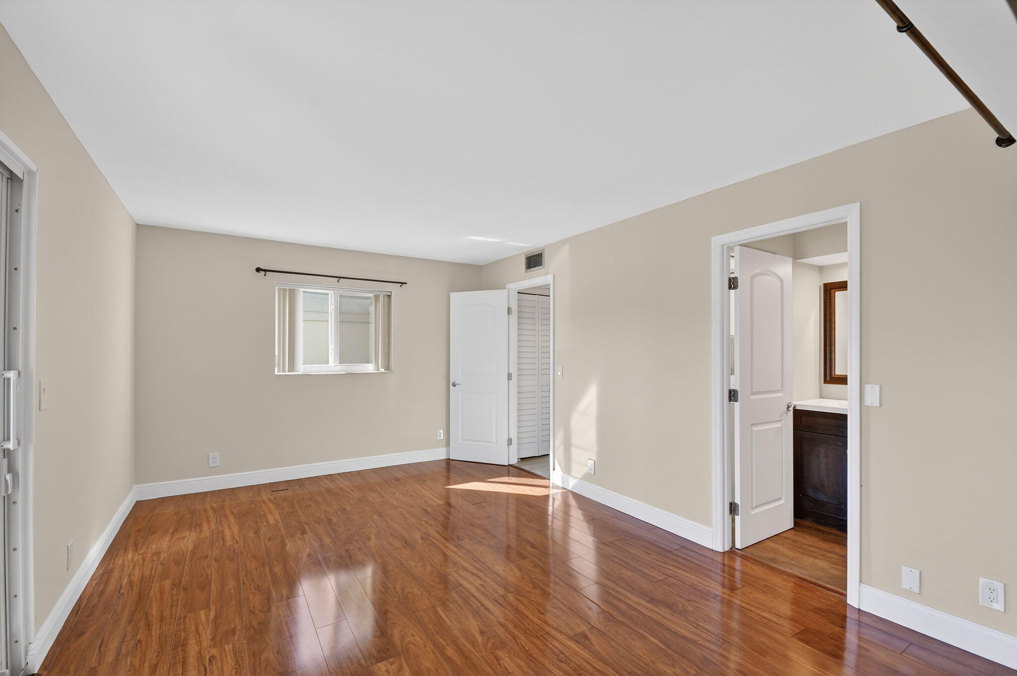 KINGS POINT SAXONY CONDOS - Residential