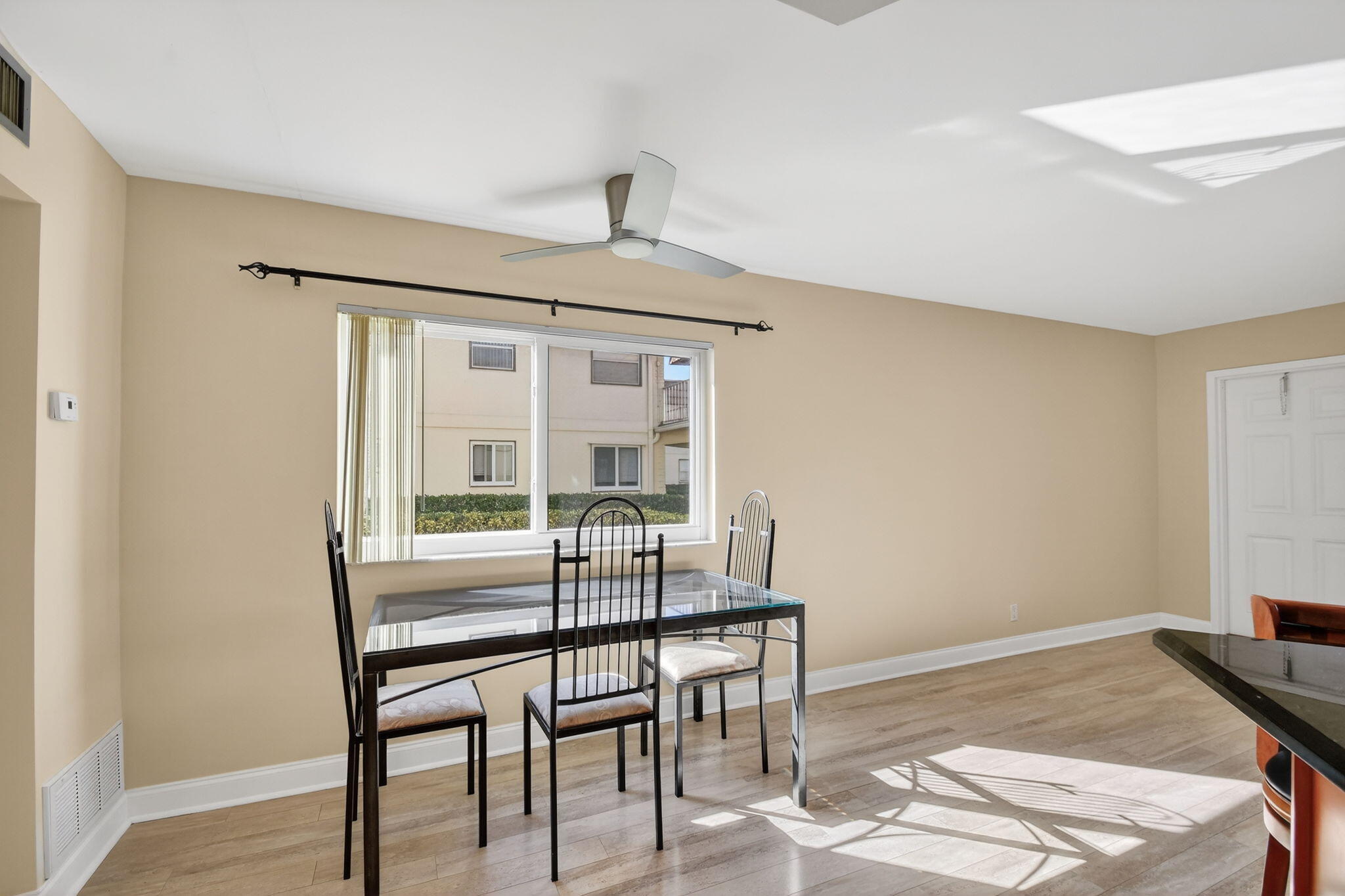 KINGS POINT SAXONY CONDOS - Residential