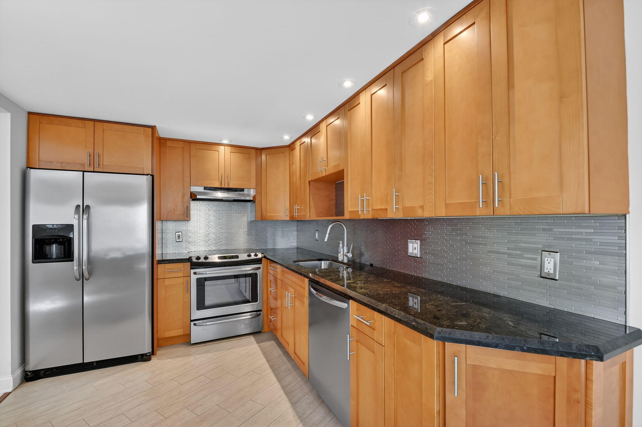 KINGS POINT SAXONY CONDOS - Residential