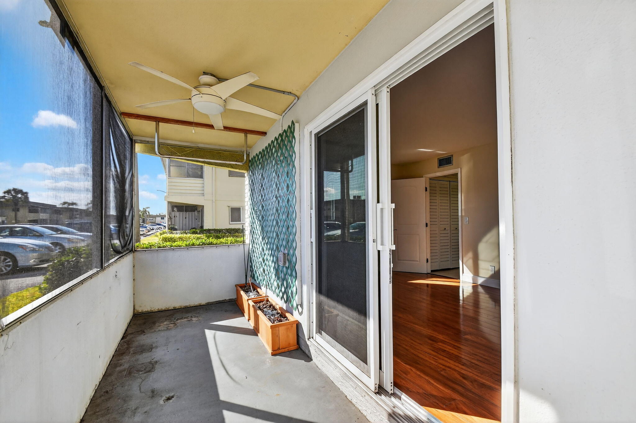 KINGS POINT SAXONY CONDOS - Residential