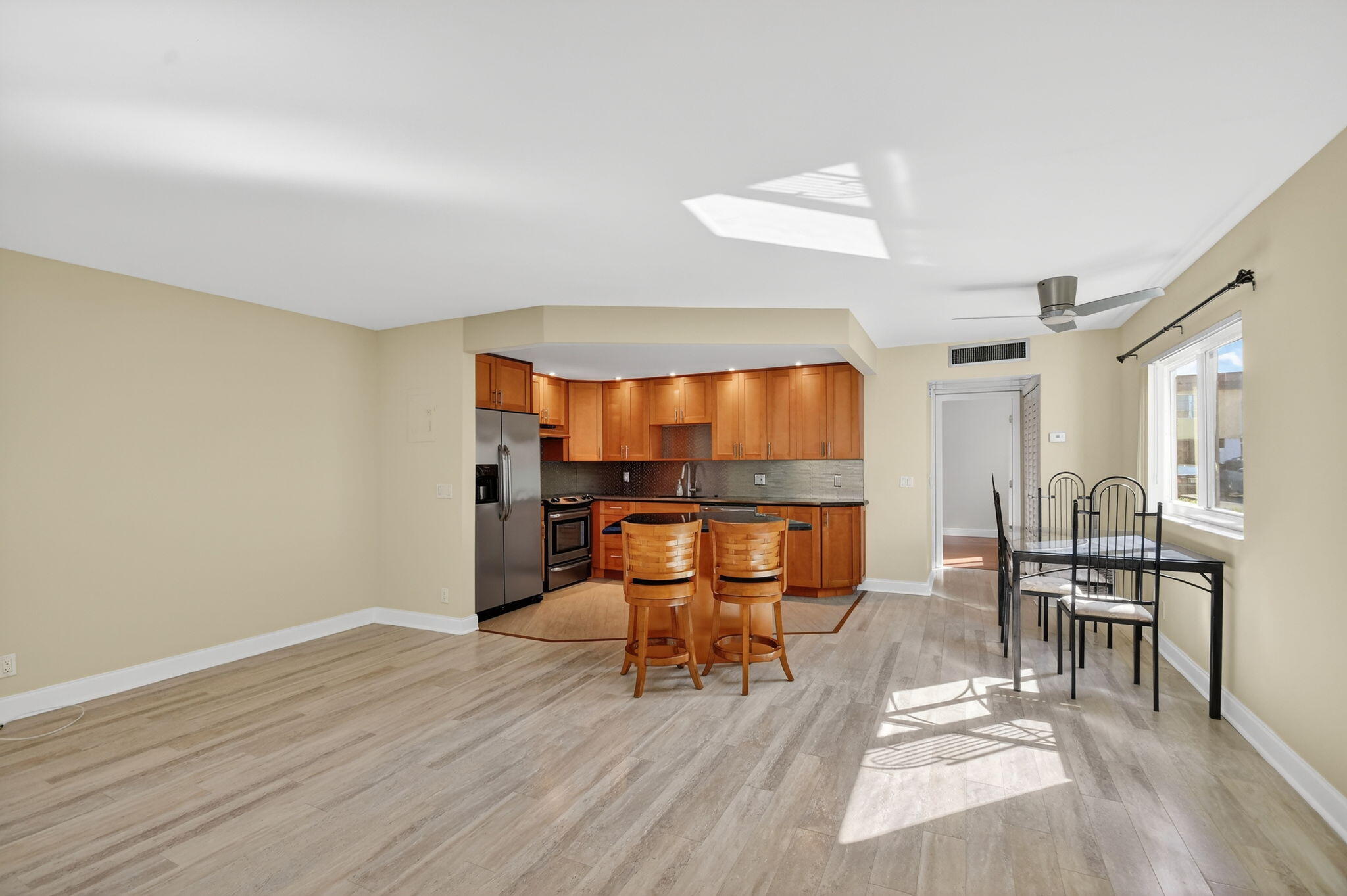 KINGS POINT SAXONY CONDOS - Residential