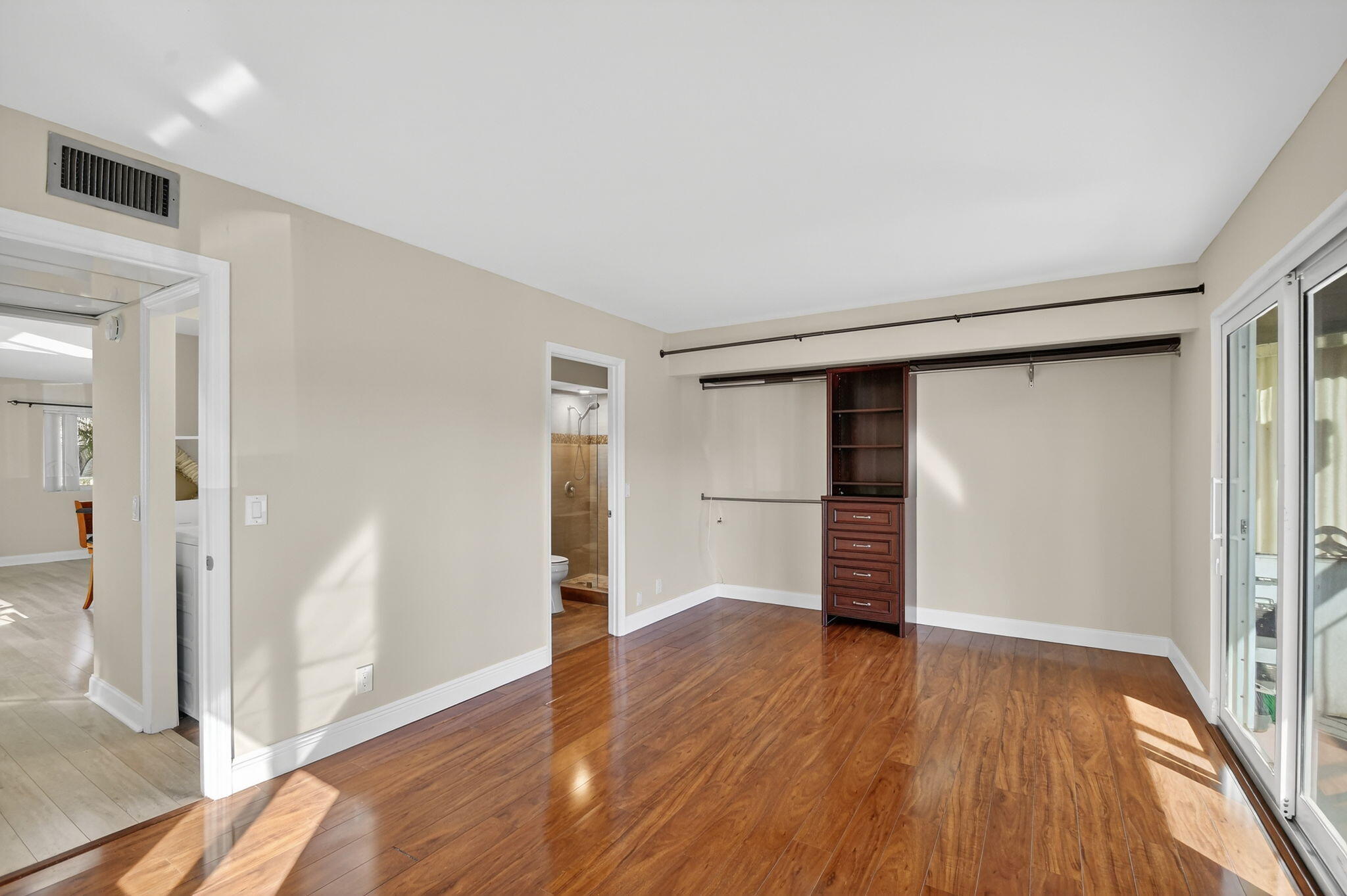 KINGS POINT SAXONY CONDOS - Residential