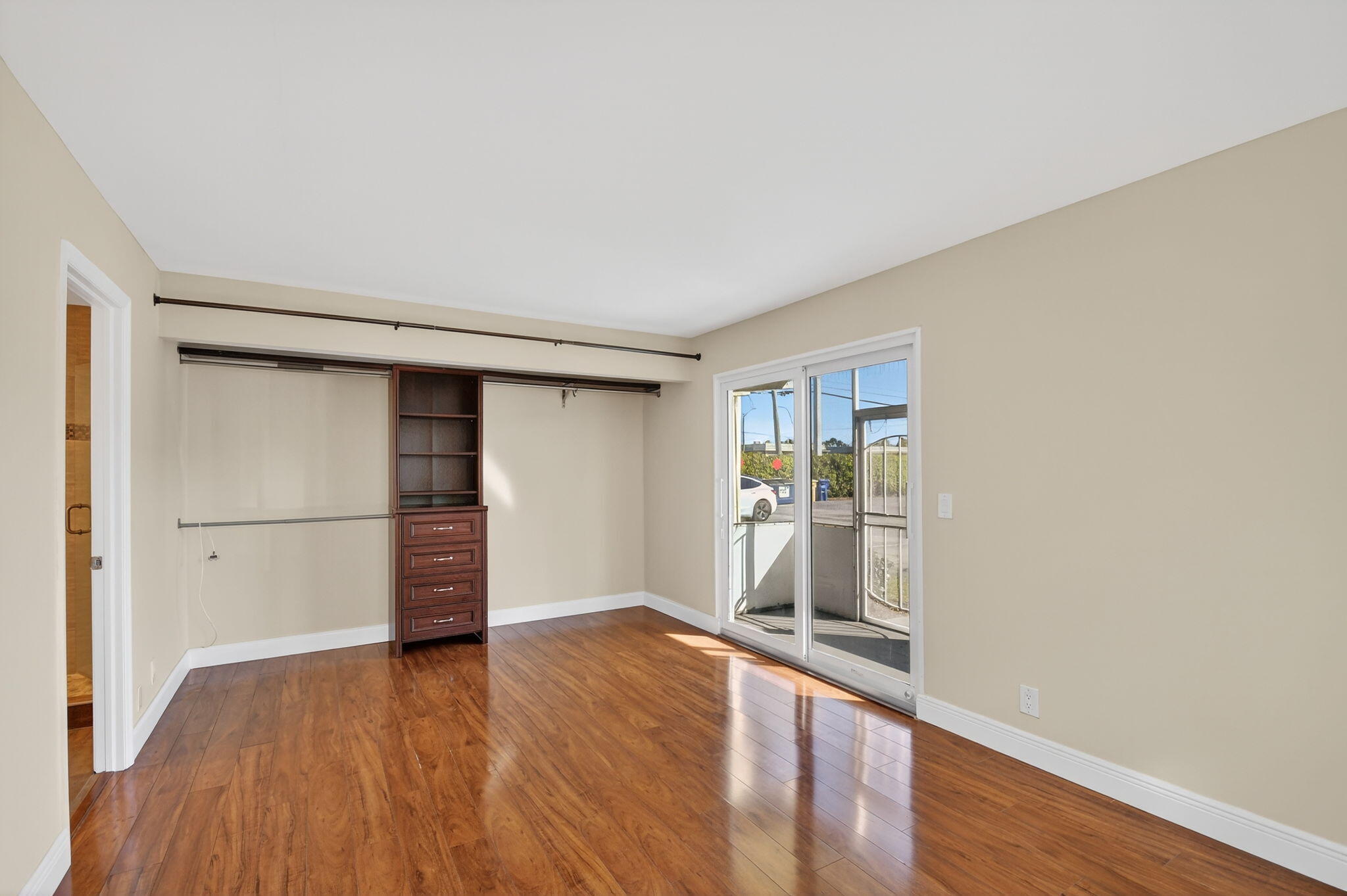 KINGS POINT SAXONY CONDOS - Residential