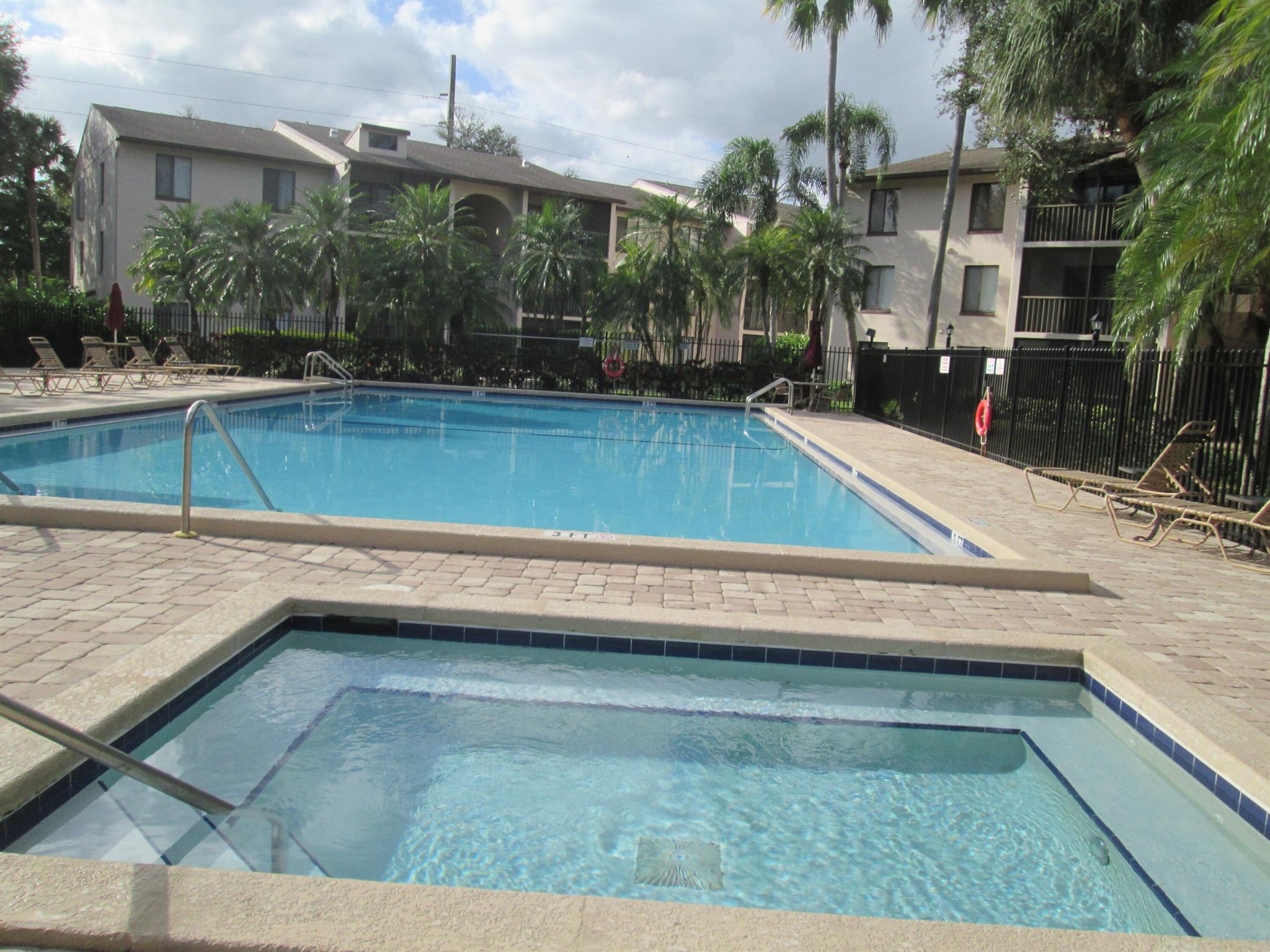CHARTER CLUB OF PALM BEAC - Residential