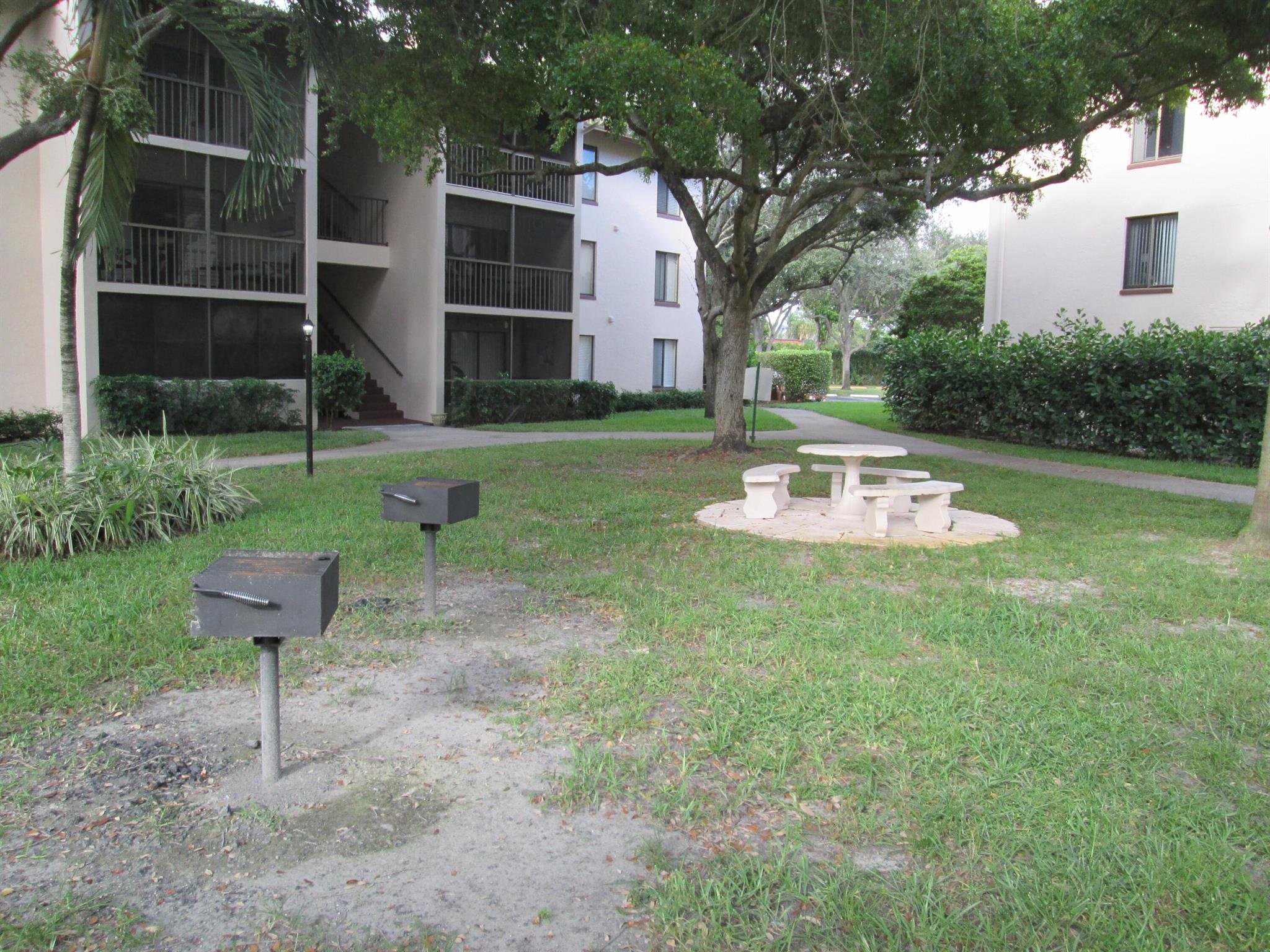 CHARTER CLUB OF PALM BEAC - Residential