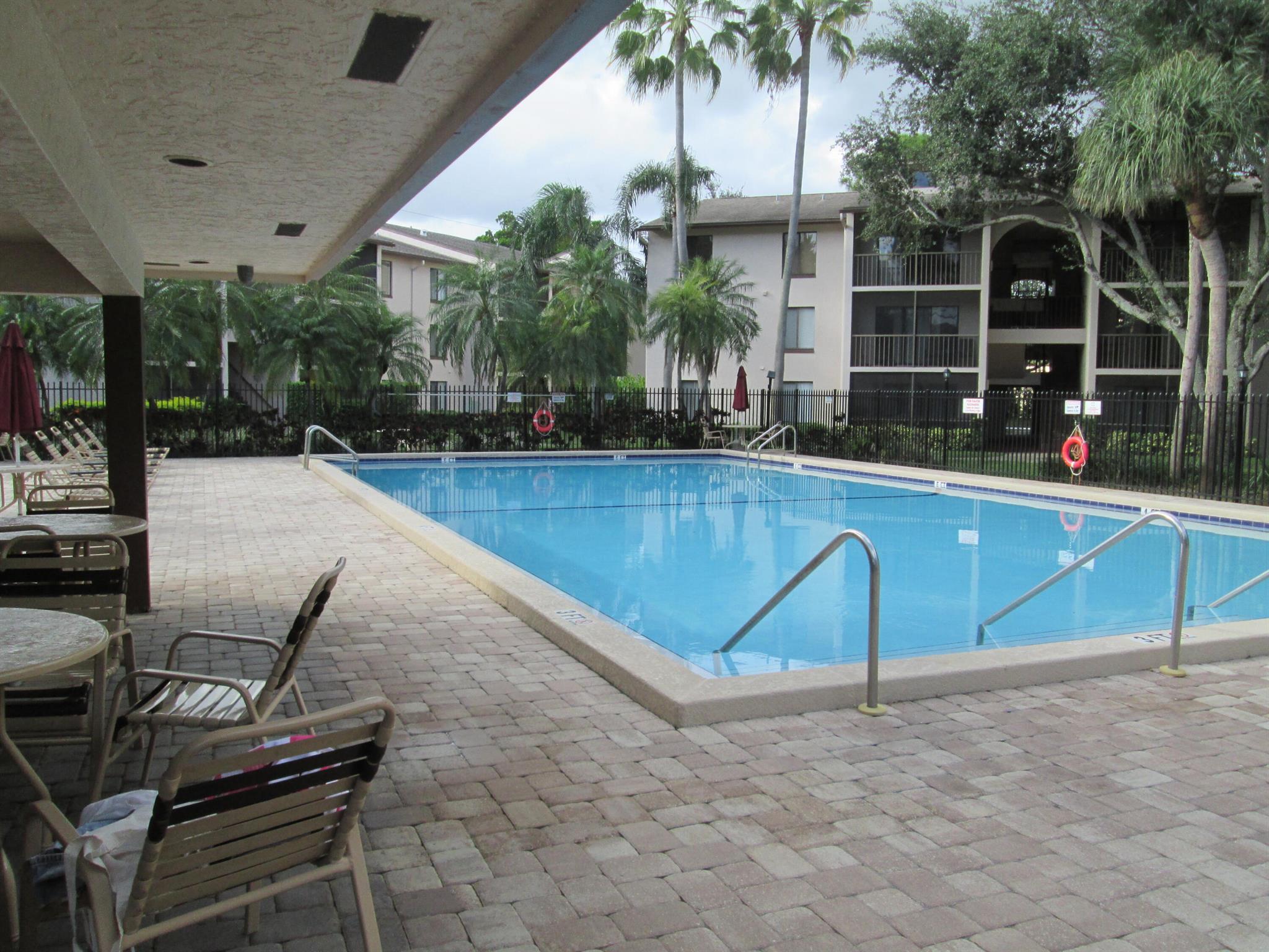 CHARTER CLUB OF PALM BEAC - Residential