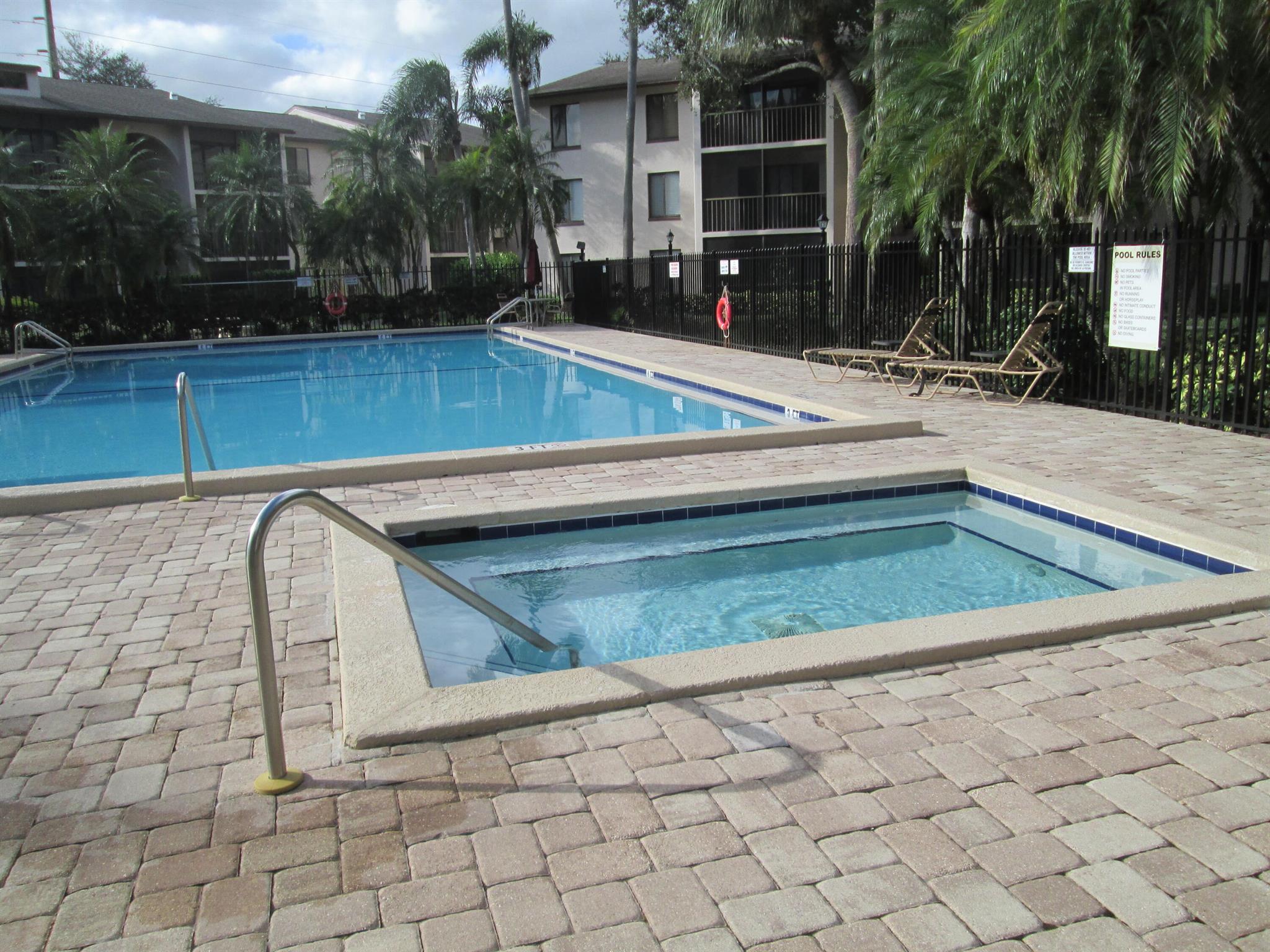 CHARTER CLUB OF PALM BEAC - Residential