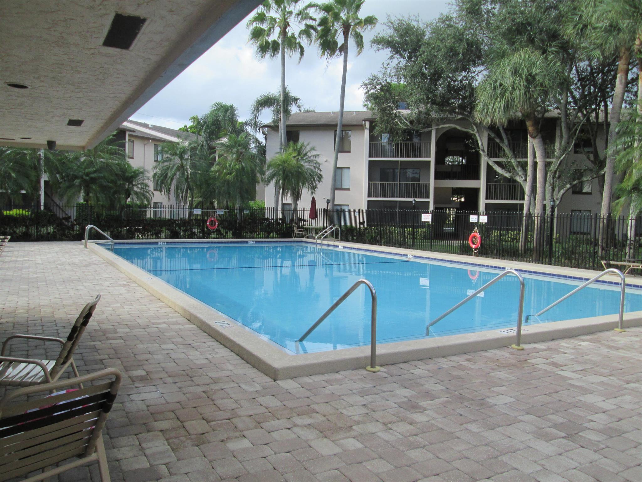 CHARTER CLUB OF PALM BEAC - Residential