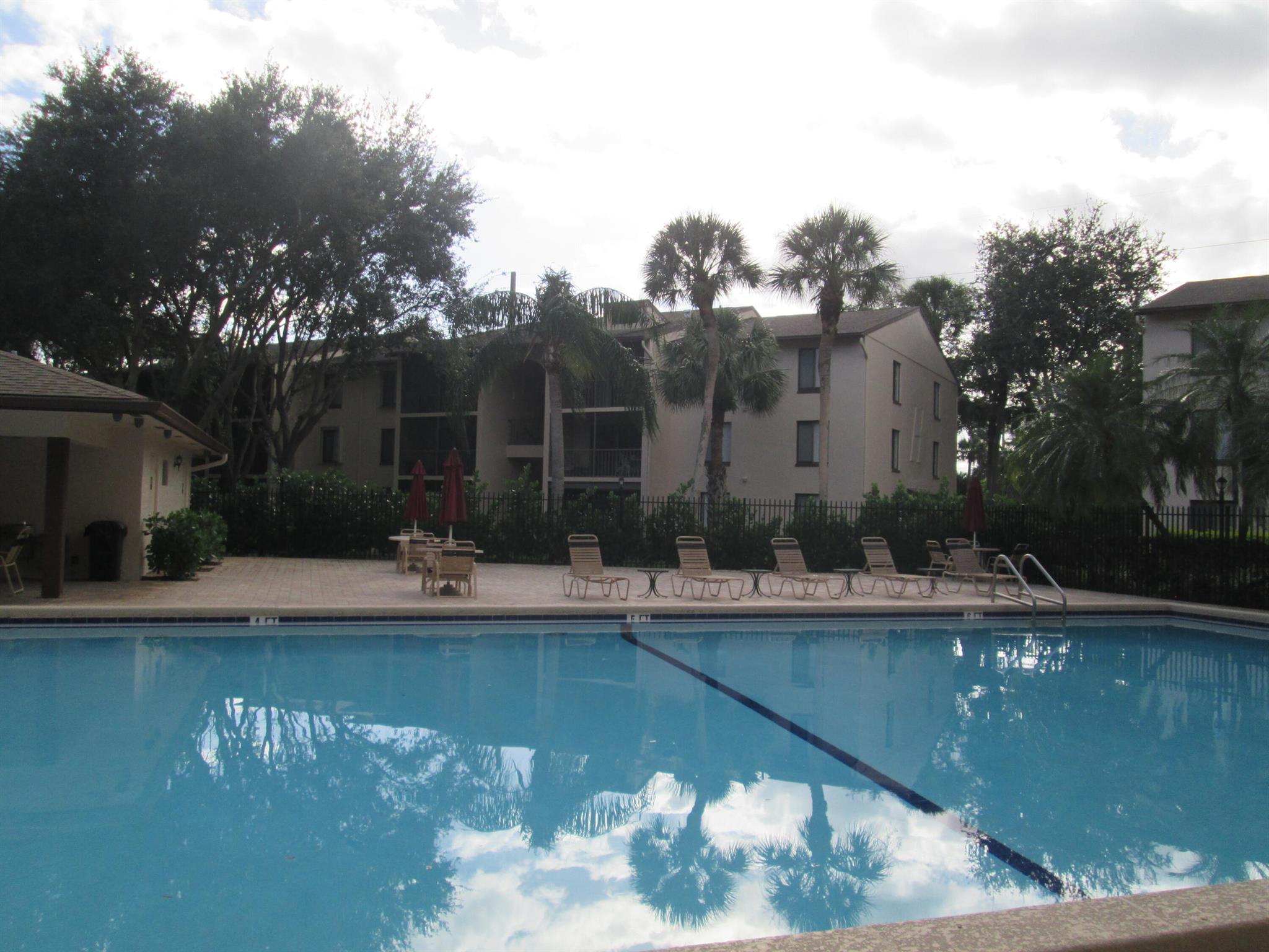 CHARTER CLUB OF PALM BEAC - Residential