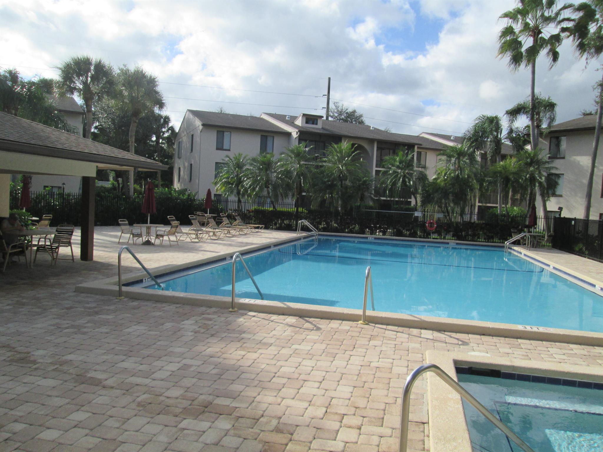 CHARTER CLUB OF PALM BEAC - Residential