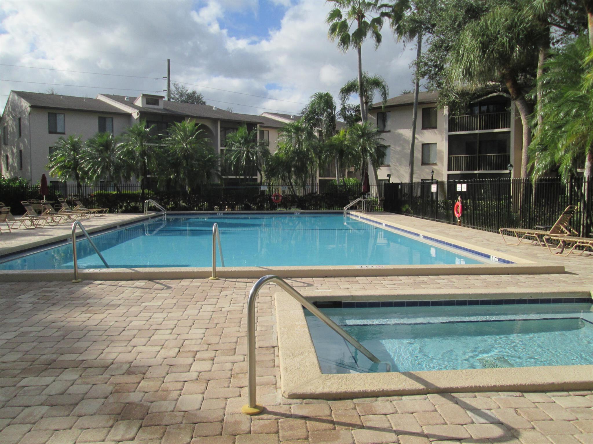CHARTER CLUB OF PALM BEAC - Residential