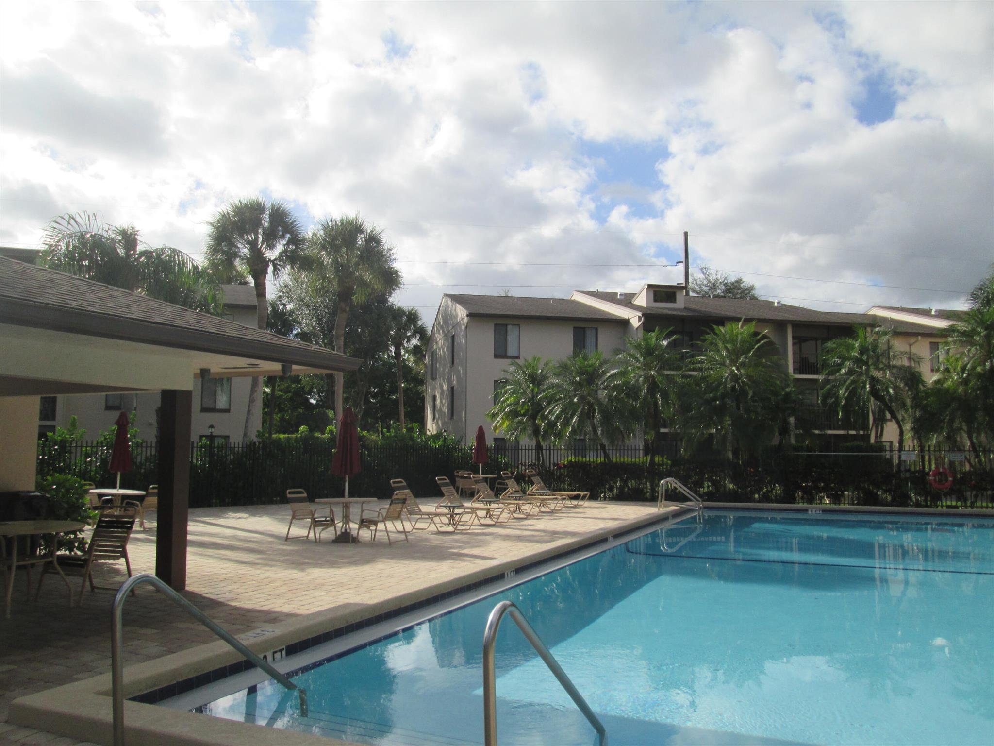 CHARTER CLUB OF PALM BEAC - Residential