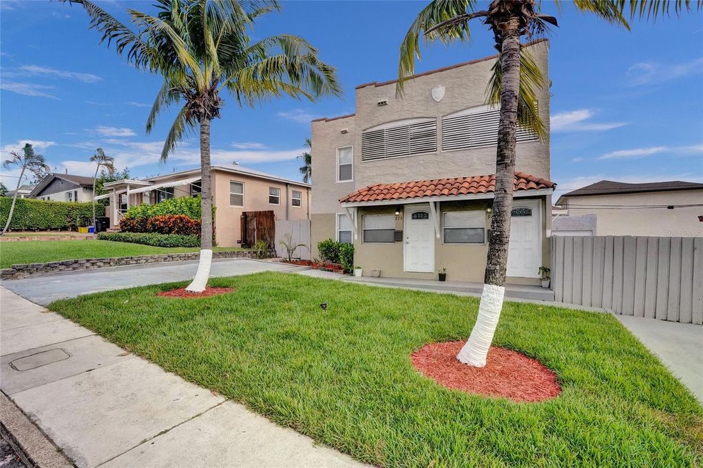 Photo of 924 Mcintosh Street, West Palm Beach, FL 33405 (MLS # B26027584)