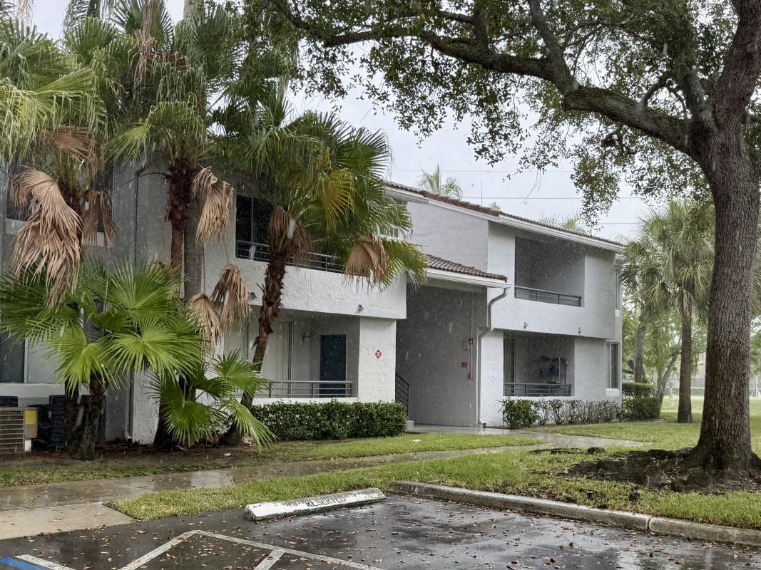 Beautifully Remodeled 2 Bed / 2 Bath in Resort-Style Coco Parc Community.
first-floor corner unit located in the desirable Coco Parc community! easy access to both the Turnpike and I-95.
2 spacious bedrooms and 2 full bathrooms, Recently remodeled bathrooms and flooring, Elegant porcelain tile flooring in the living areas, Brand new cozy wood-style vinyl flooring in the bedrooms, Granite countertops, stainless appliances, large screen balcony. full size W/D . fast approval available now.