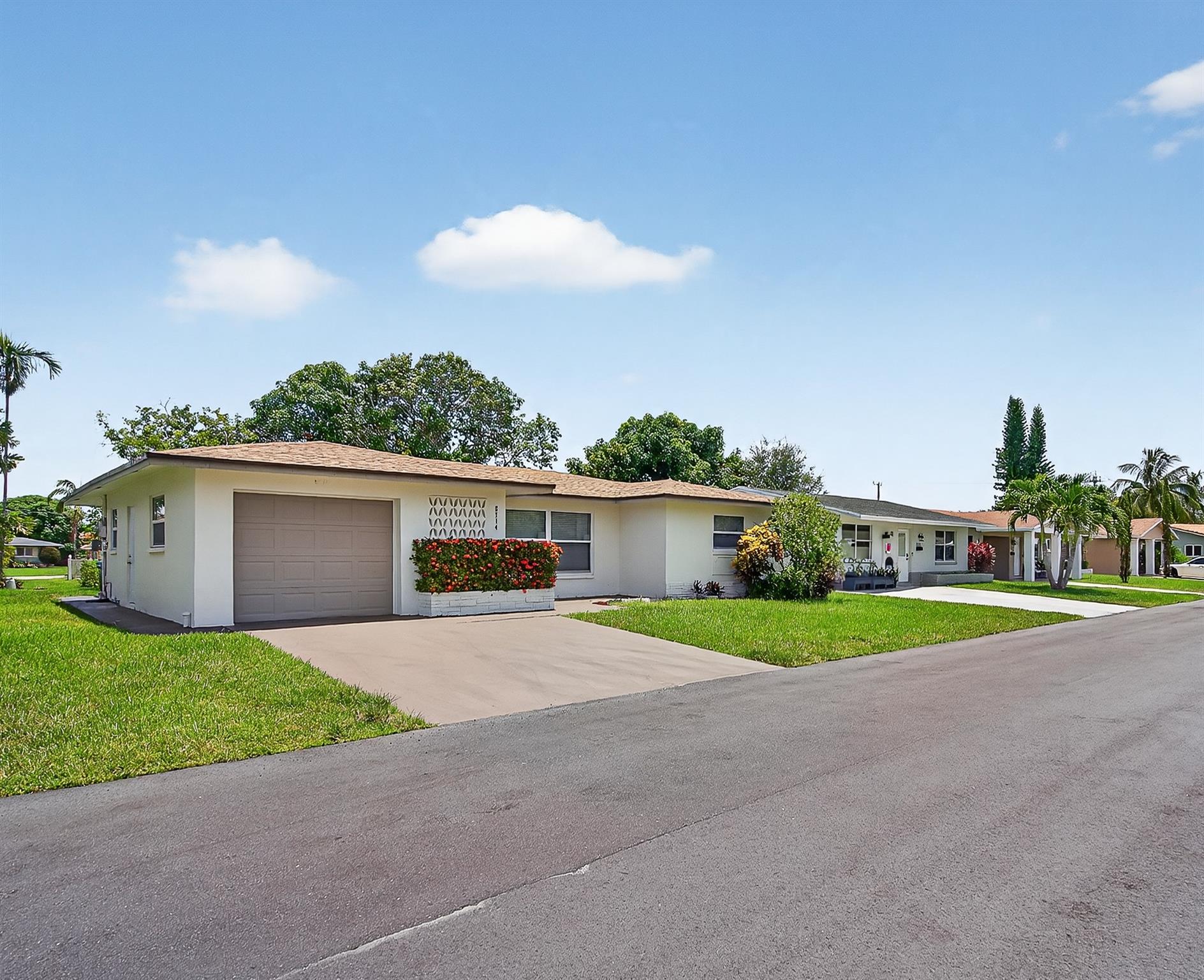 5714 NW 70th Ter, Tamarac, FL, 33321/$459,990 1 5714 NW 70th Ter
