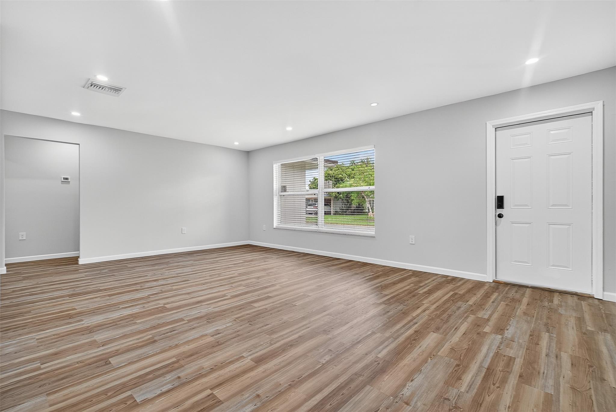 5714 NW 70th Ter, Tamarac, FL, 33321/$459,990 4 5714 NW 70th Ter