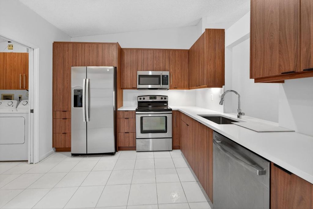 Photo of 14124 Royal Vista Drive, Delray Beach, FL 33484 (MLS # R11127388)