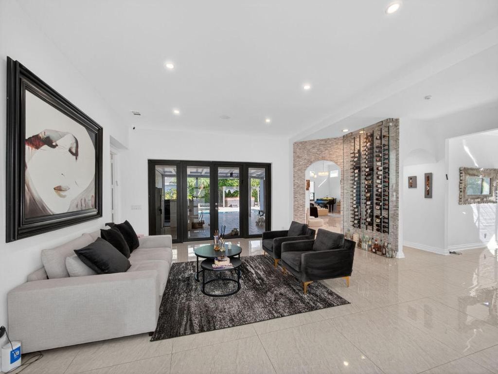 Photo of 125 Pembroke Drive, Palm Beach Gardens, FL 33418 (MLS # R11154021)