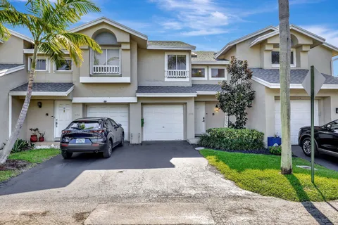 2190 Discovery Circle W, Deerfield Beach, FL MLS: R11082100