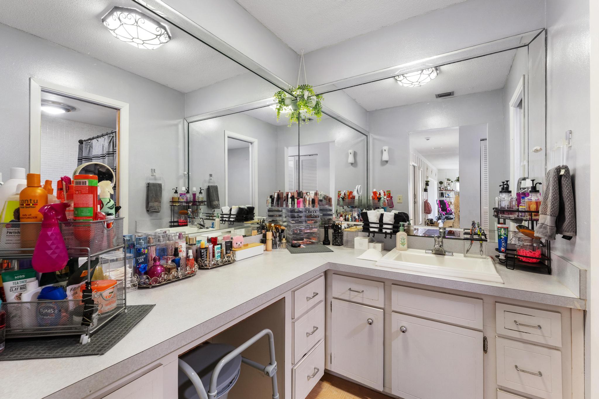 PLANTATION VILLAGE UNREC ON AM-8 - Residential Income