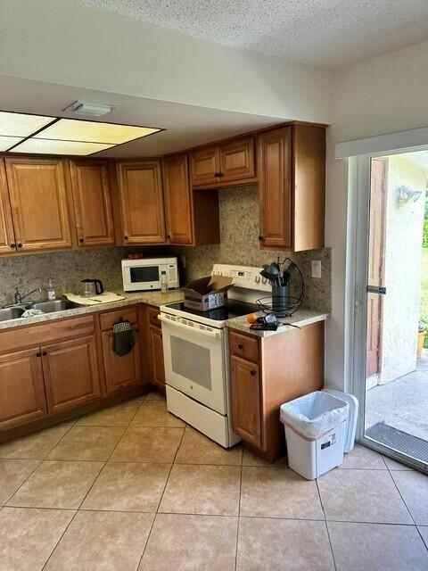 PLANTATION VILLAGE UNREC ON AM-8 - Residential Income