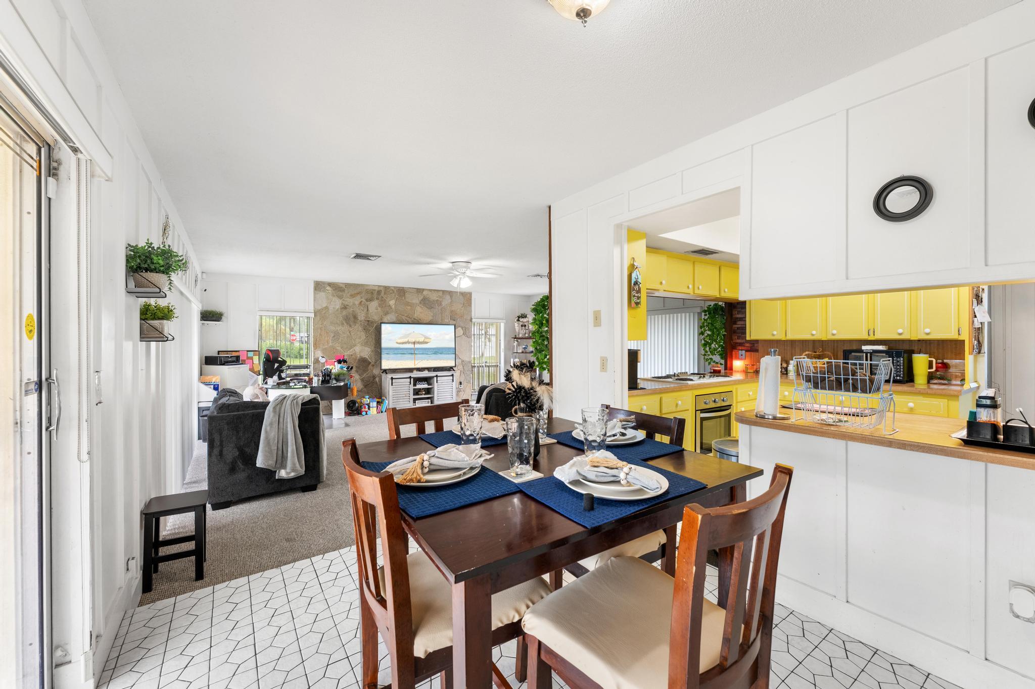 PLANTATION VILLAGE UNREC ON AM-8 - Residential Income