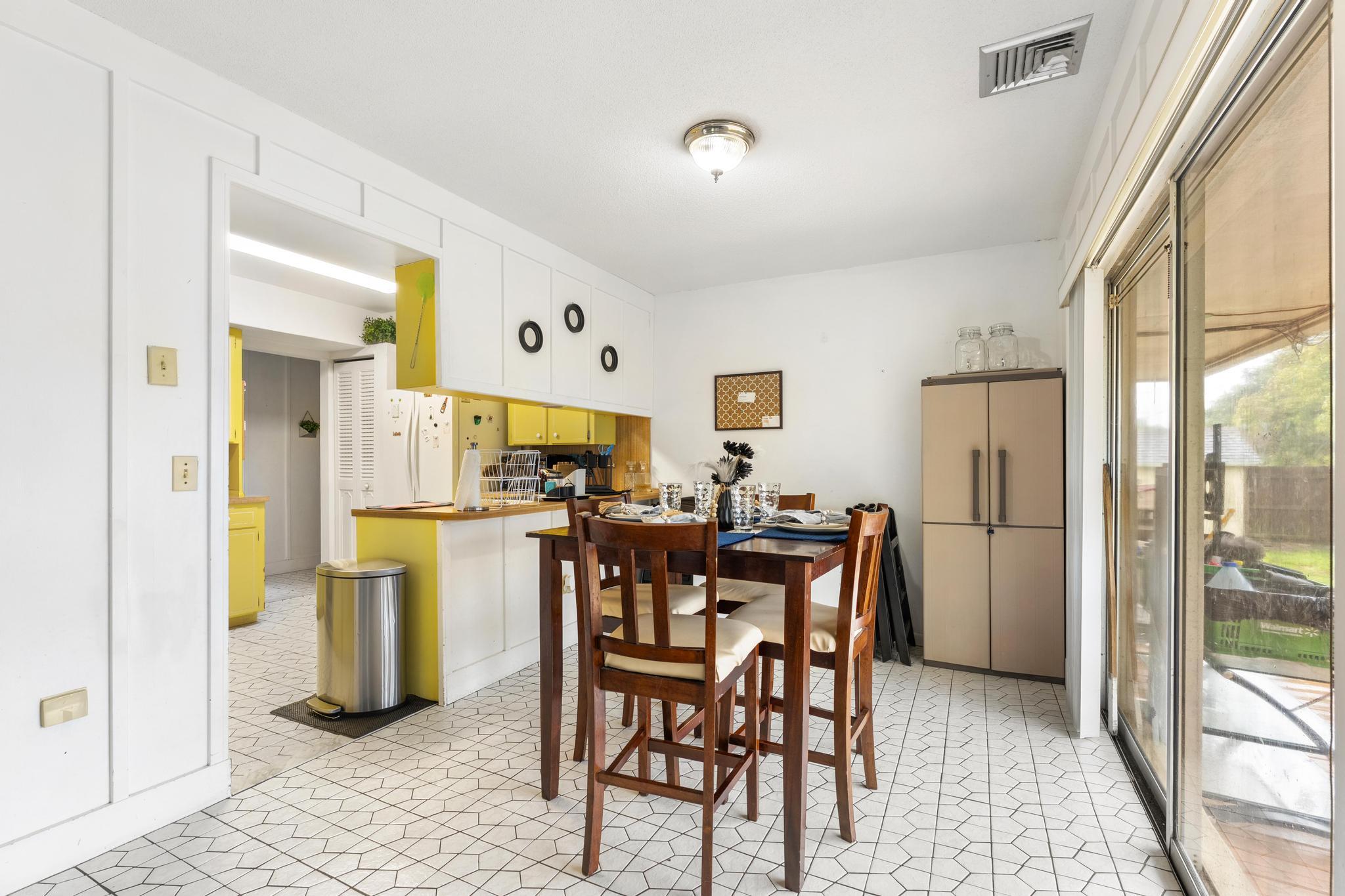 PLANTATION VILLAGE UNREC ON AM-8 - Residential Income