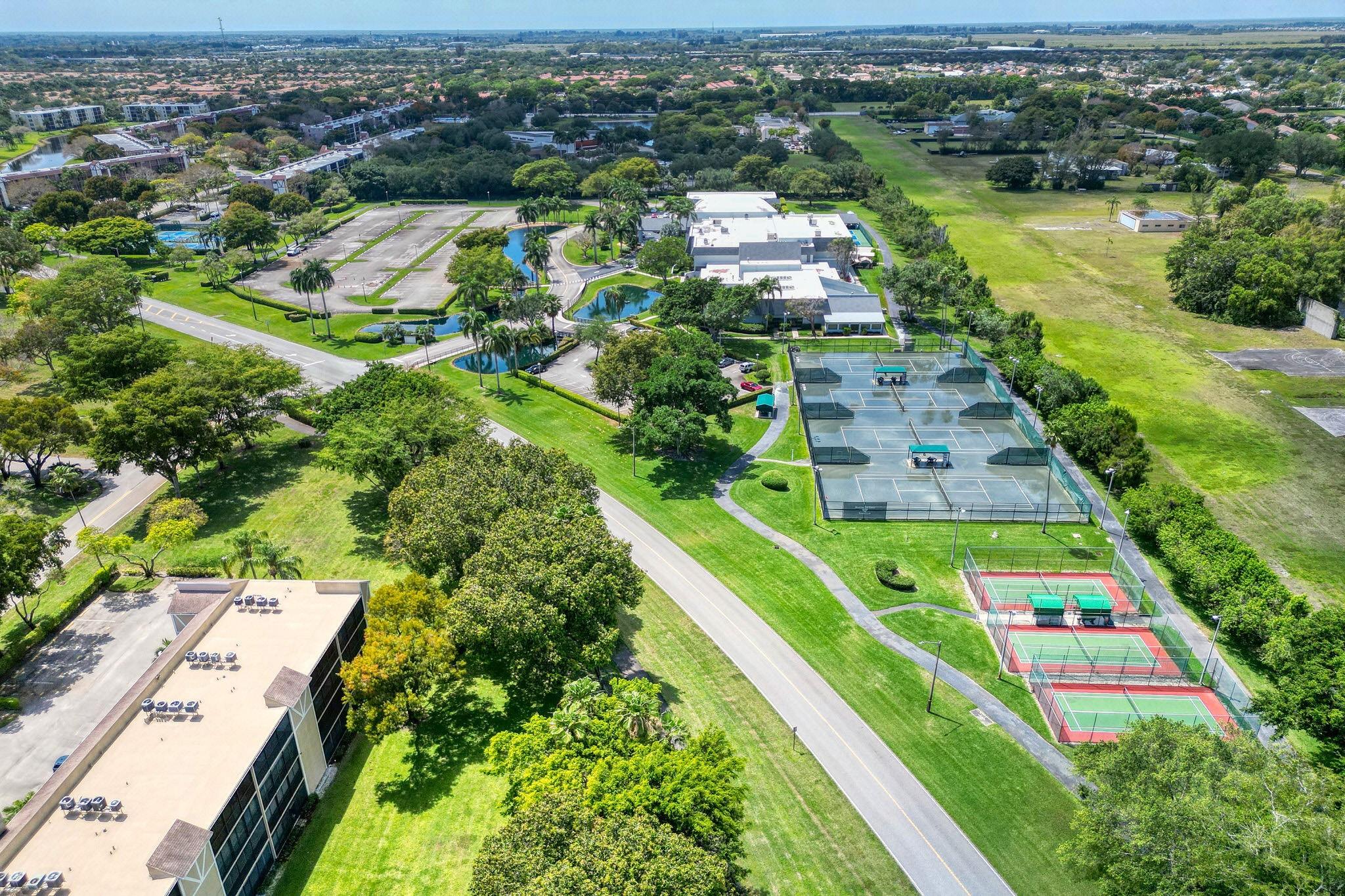 HUNTINGTON LAKES - Residential