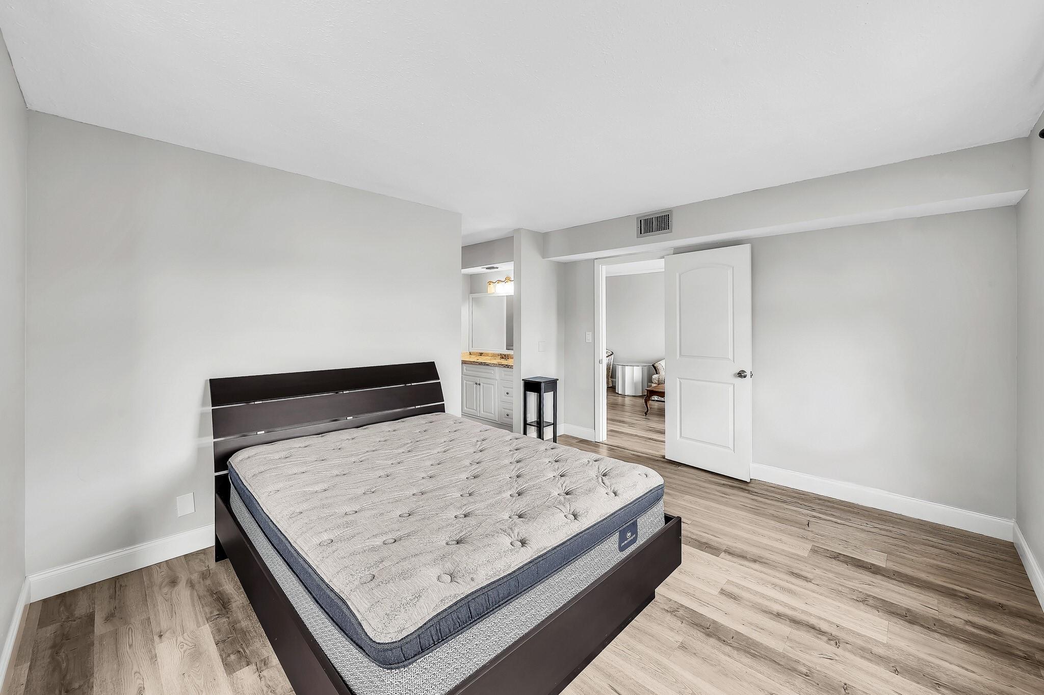 HUNTINGTON LAKES - Residential