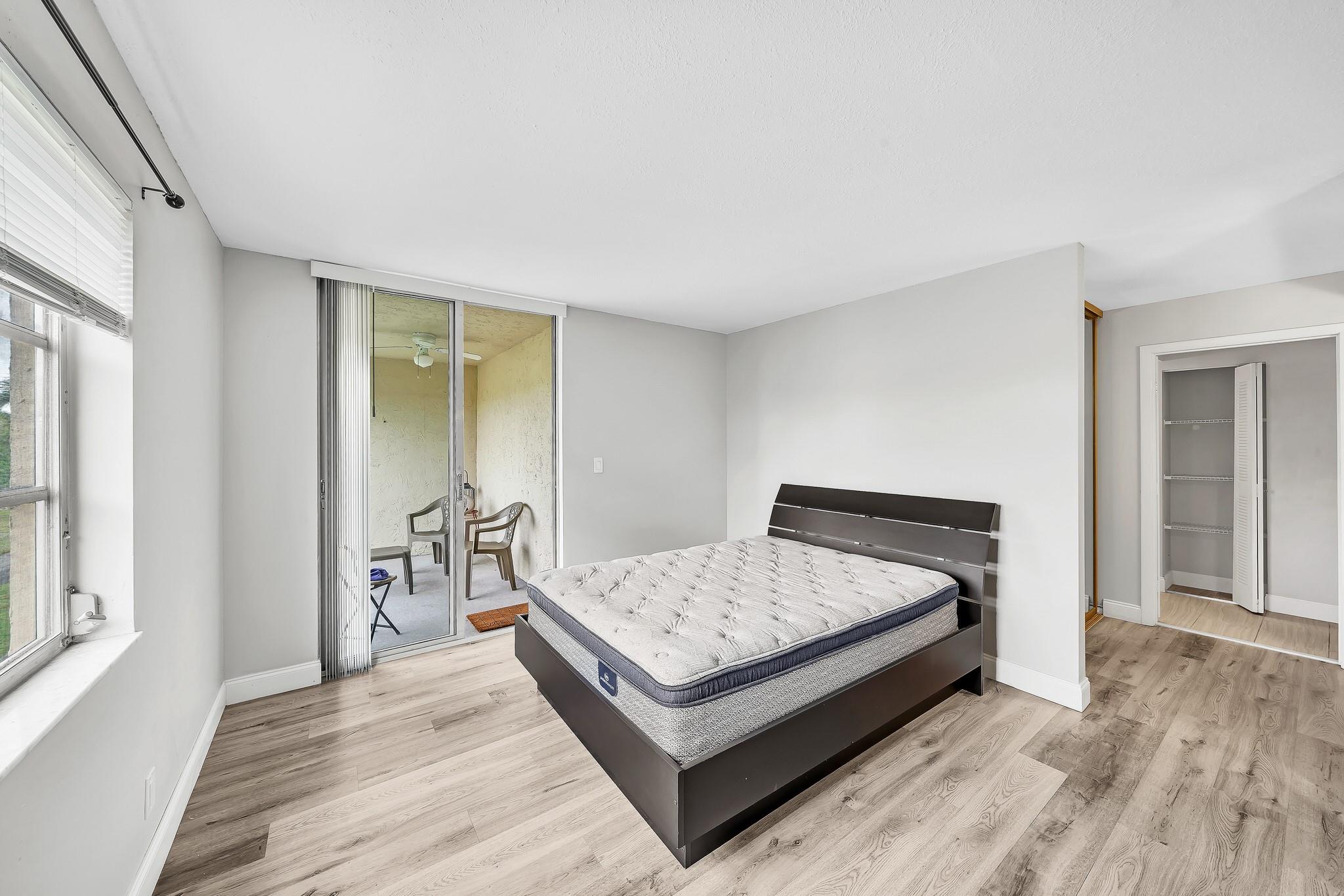 HUNTINGTON LAKES - Residential