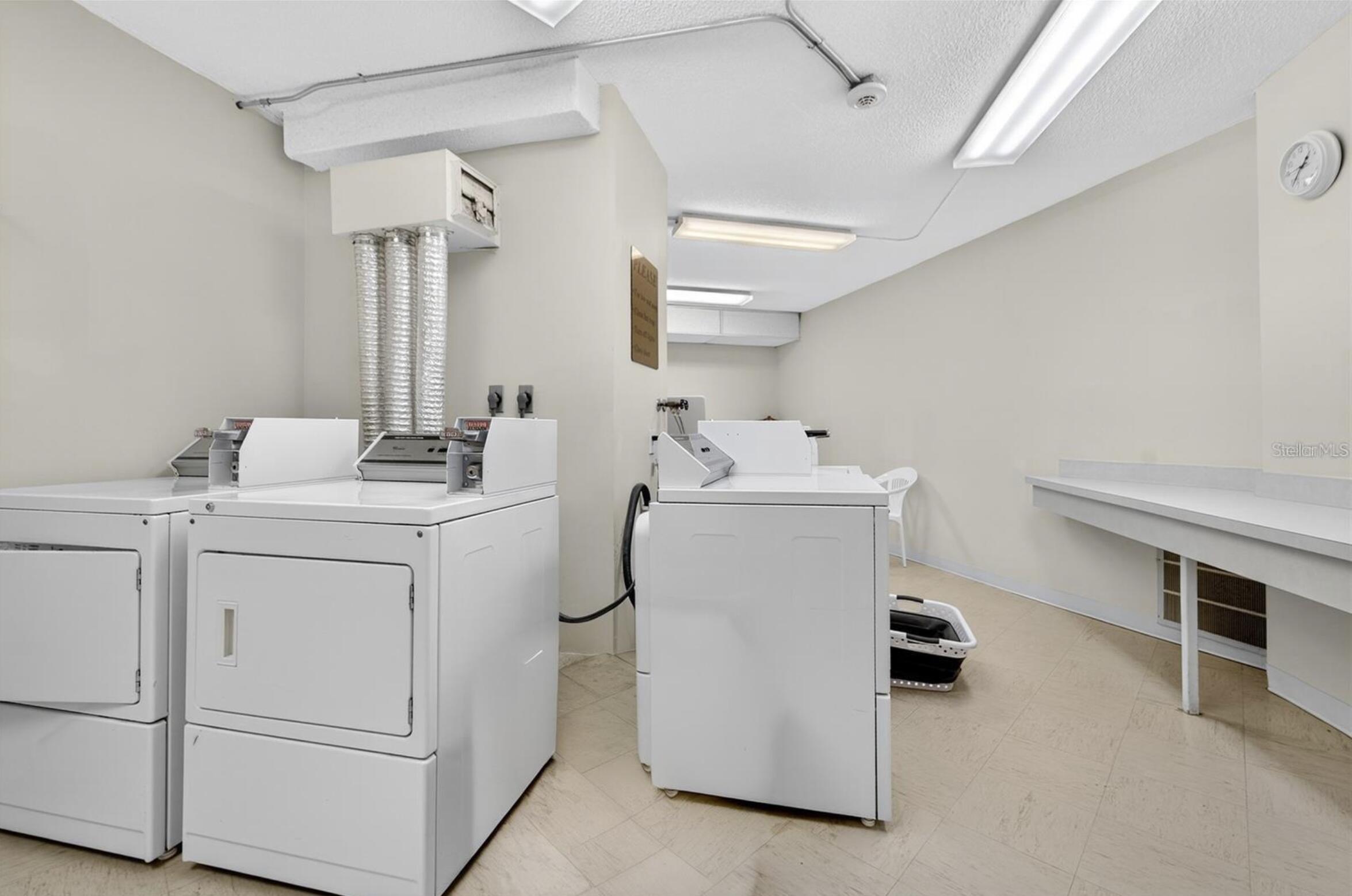 COUNTRY CLUB TOWER OF CORAL - Residential