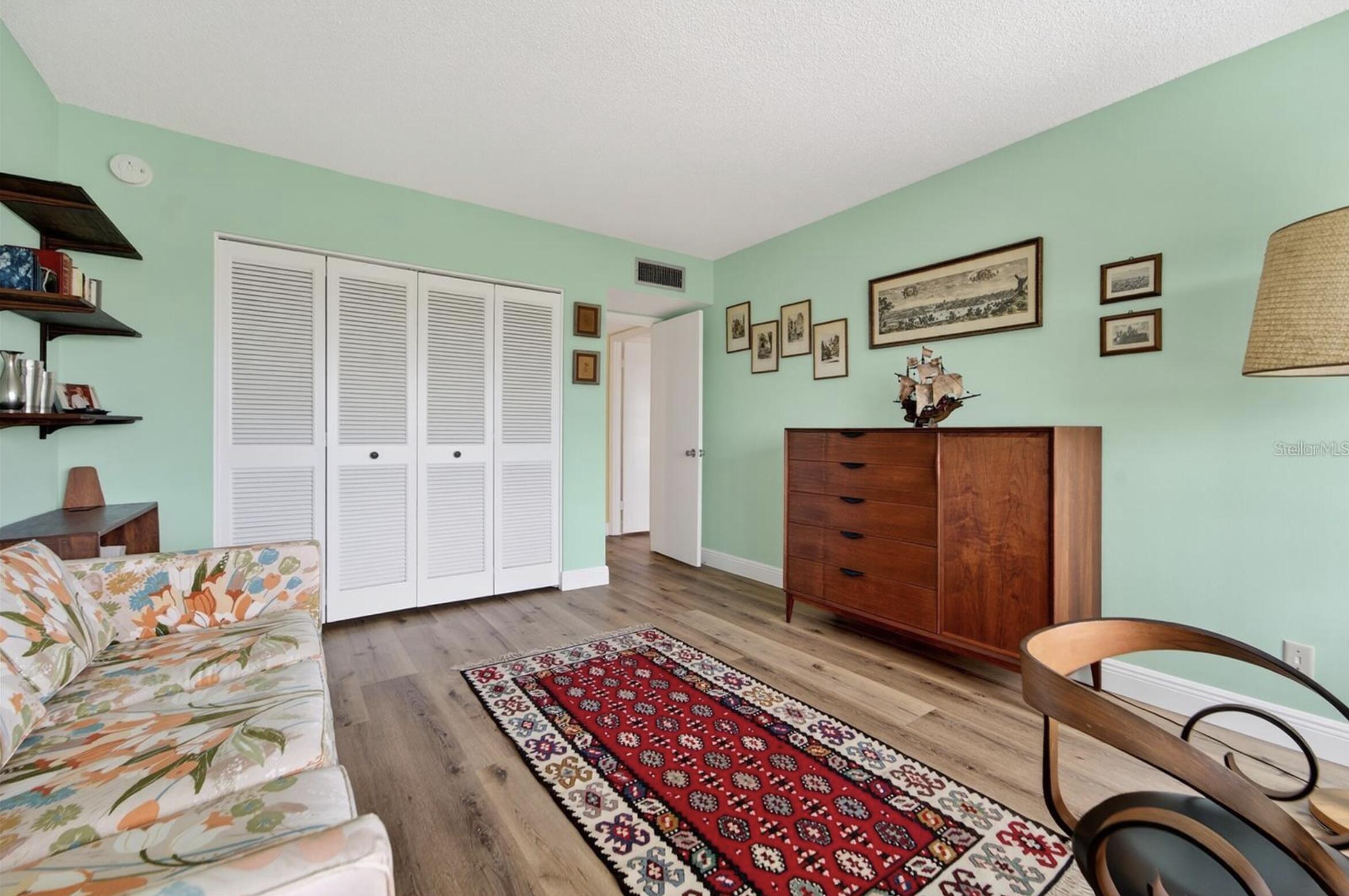 COUNTRY CLUB TOWER OF CORAL - Residential