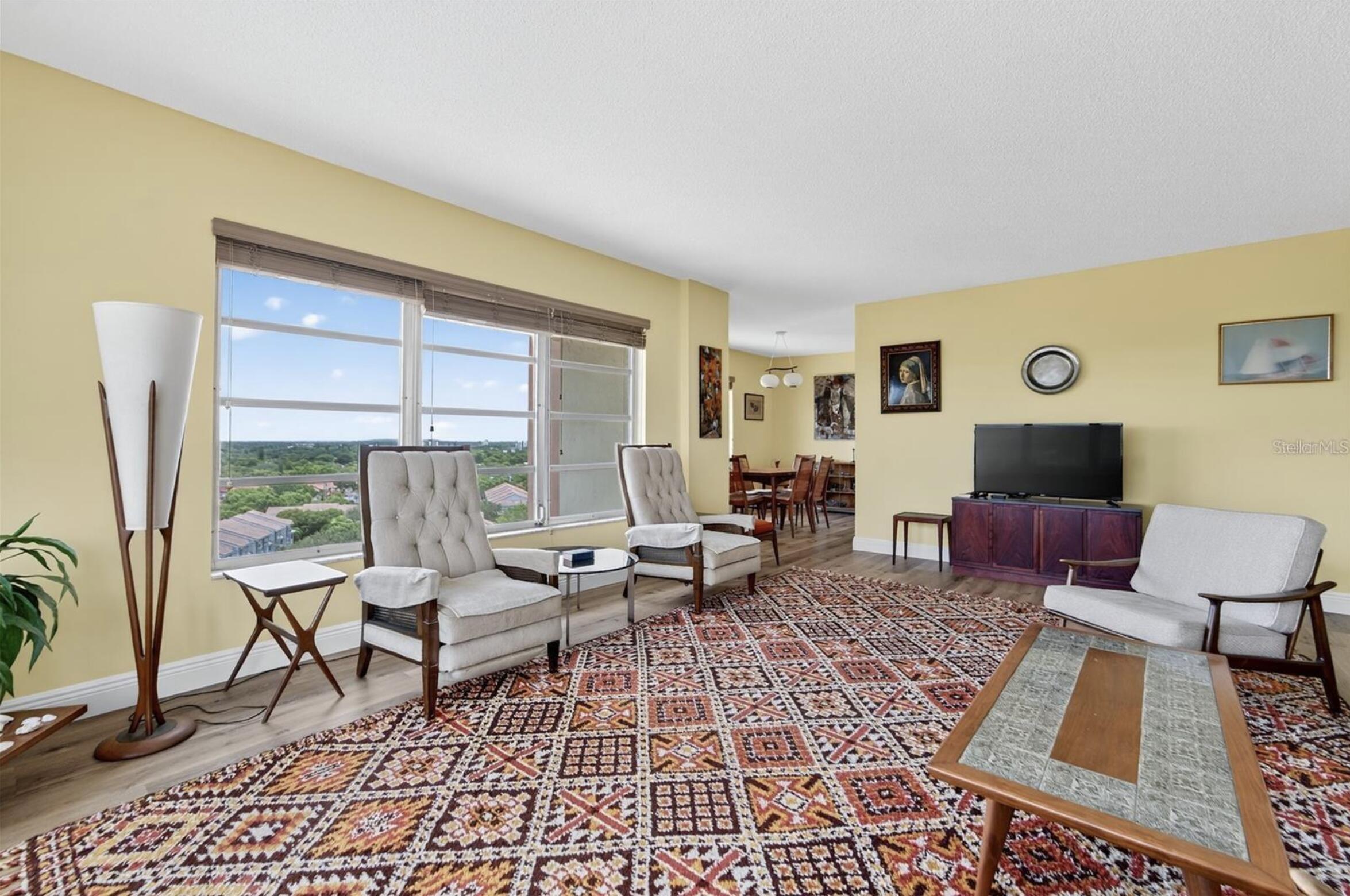 COUNTRY CLUB TOWER OF CORAL - Residential